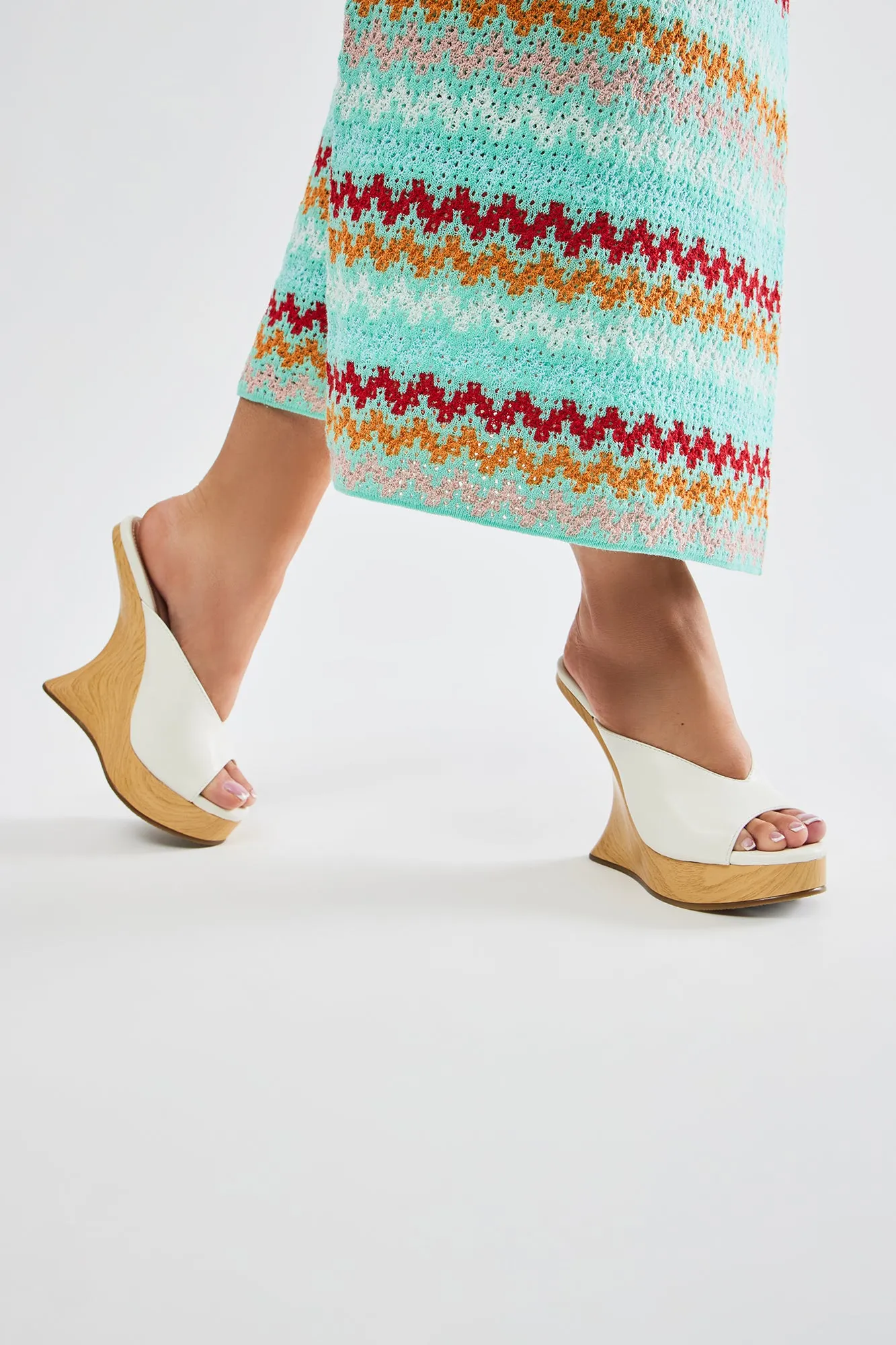 Back In Time Novelty Wedges - White