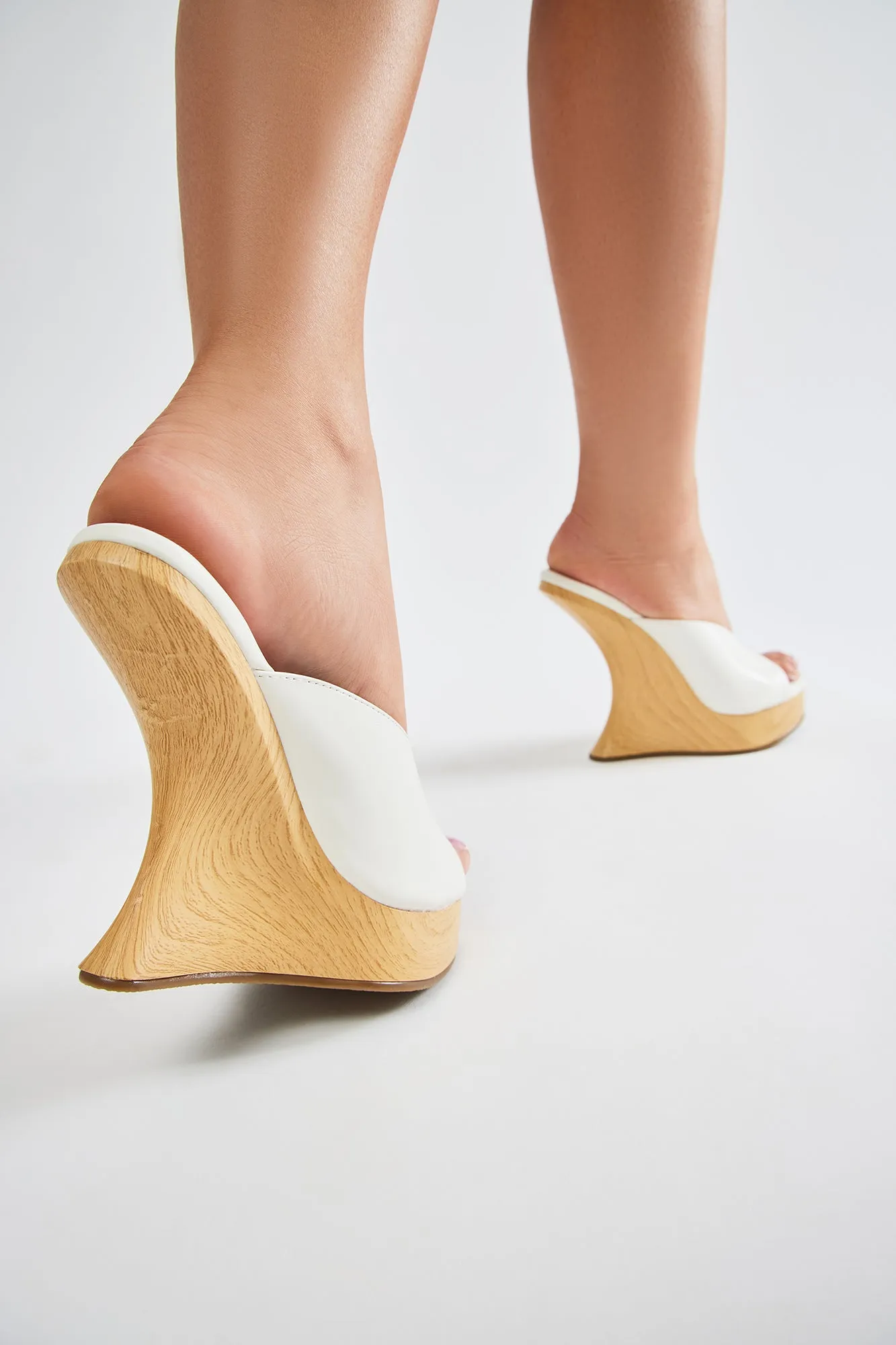 Back In Time Novelty Wedges - White