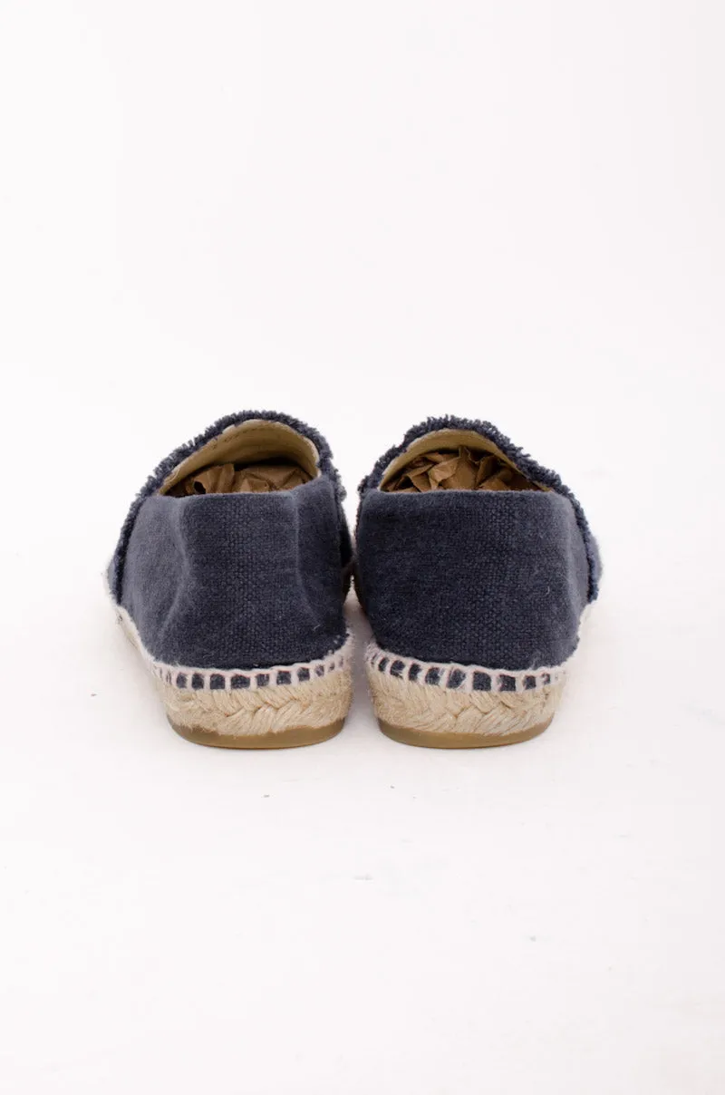 NAVY CANVAS FLATS