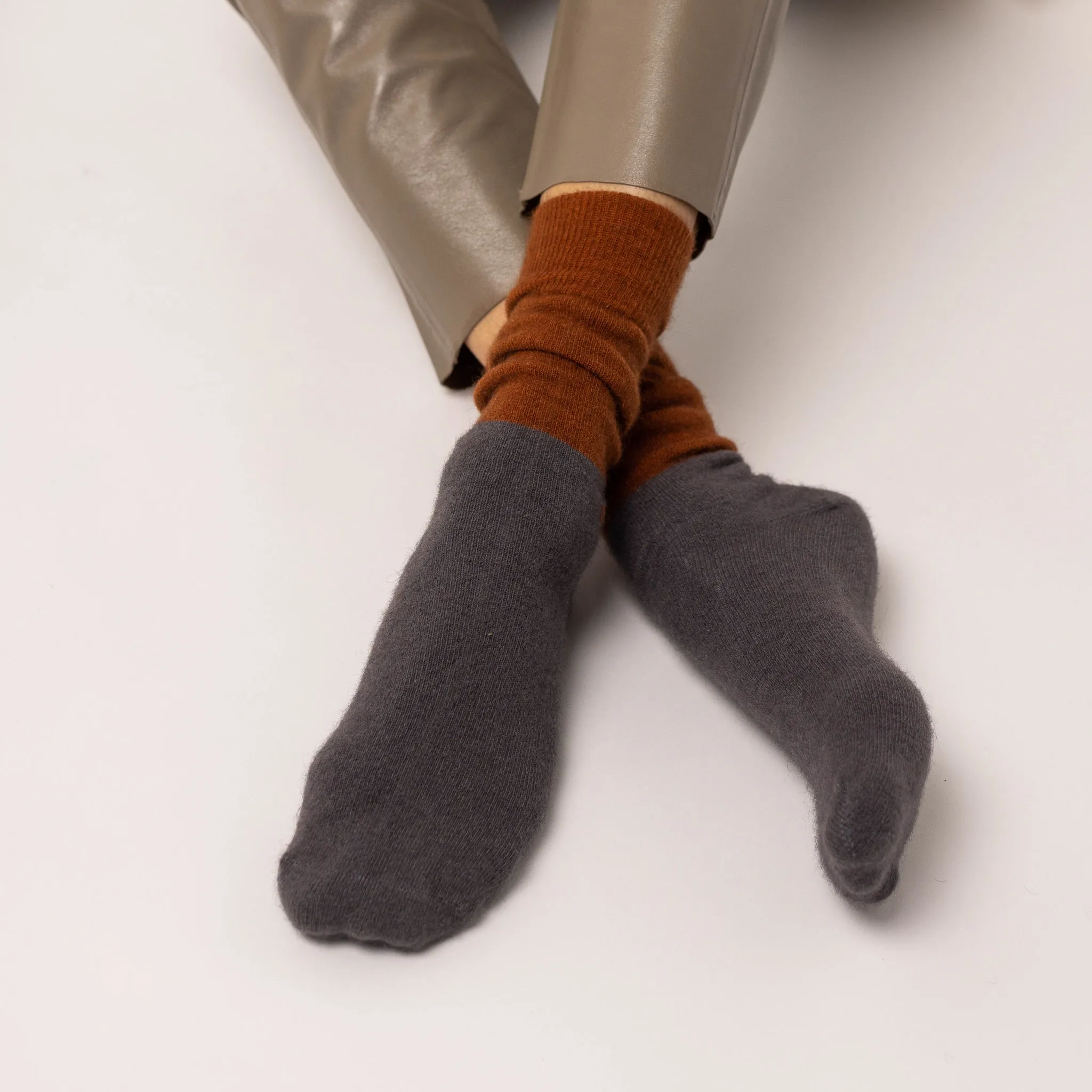 Possum Merino Wool DUNEDIN Double Color Socks, Leather Brown   Poppy Seed