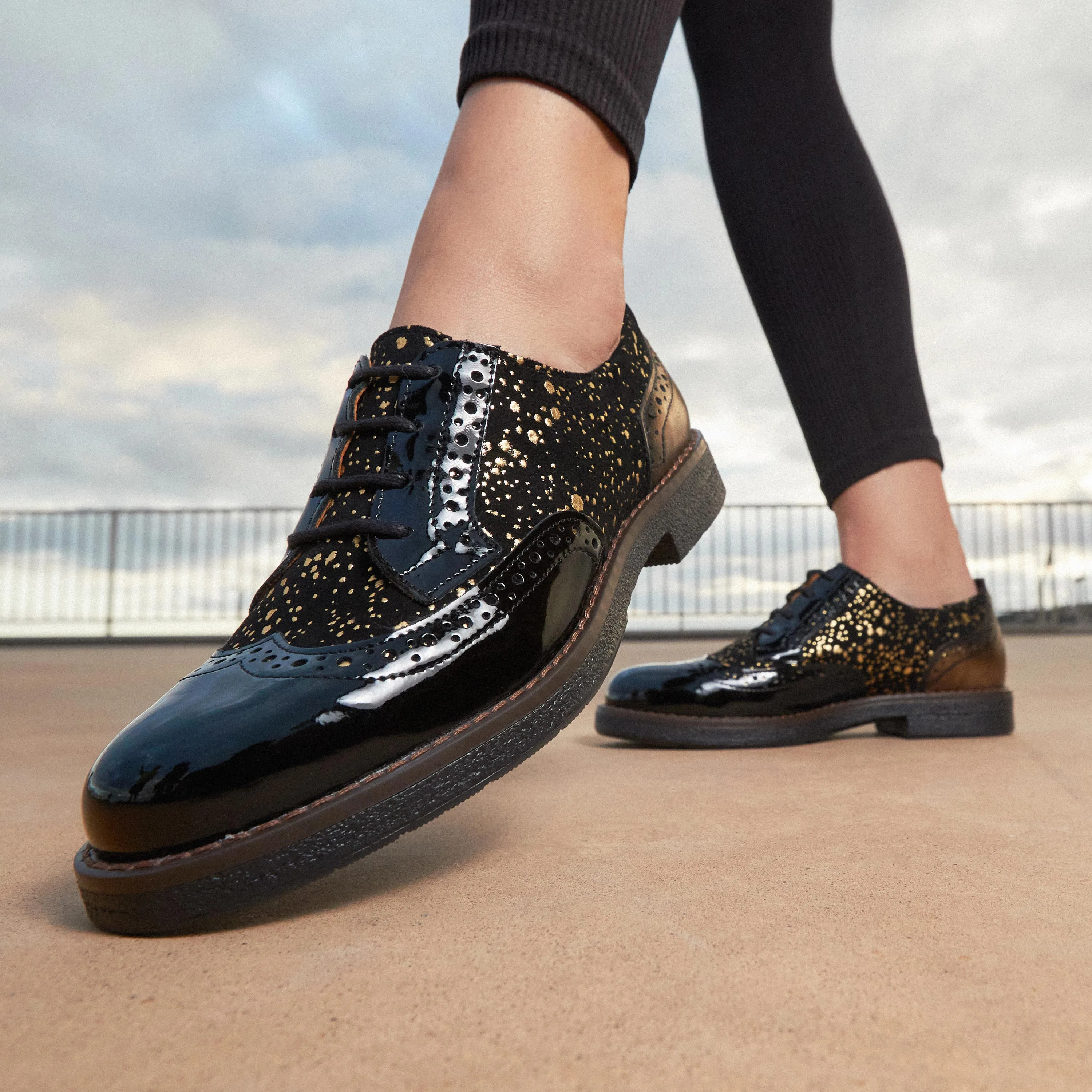 The Artist - Black & Gold - Women's derby shoe in golden paint drops on black leather